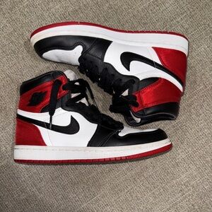 Nike Air Jordan 1 Retro High Satin Black Toe